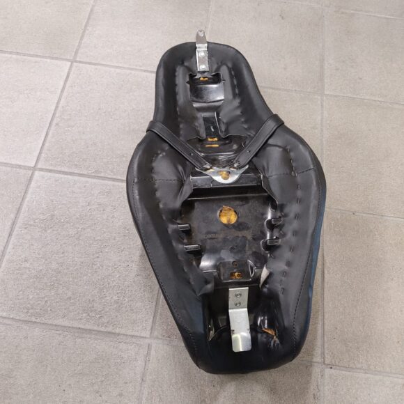 |USATO| <br/>Sella biposto originale Sportster XL883R - immagine 3